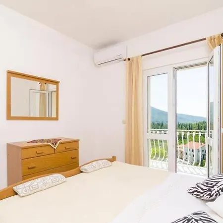 Villa Dalmatian Gem - Two-bedroom With Terrace And Swimming Pool *