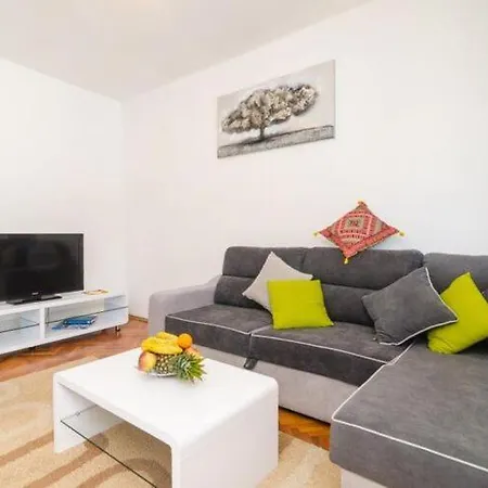 Dalmatian Gem - Two-bedroom With Terrace And Swimming Pool