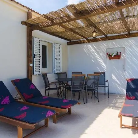 Dalmatian Gem - Two-bedroom With Terrace And Swimming Pool *