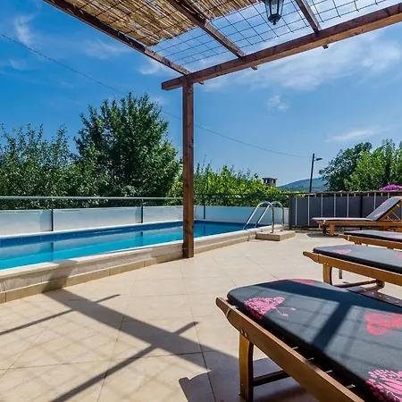 Dalmatian Gem - Two-bedroom With Terrace And Swimming Pool Gruda