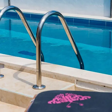 Dalmatian Gem - Two-bedroom With Terrace And Swimming Pool Villa Gruda