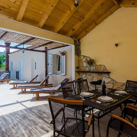 Dalmatian Gem - Two-bedroom With Terrace And Swimming Pool Gruda