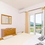 Vila Dalmatian Gem - Two-bedroom With Terrace And Swimming Pool *
