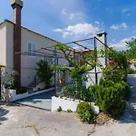 Vila Dalmatian Gem - Two-bedroom With Terrace And Swimming Pool *