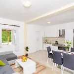 Dalmatian Gem - Two-bedroom With Terrace And Swimming Pool Vila