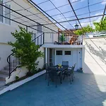 Vila Dalmatian Gem - Two-bedroom With Terrace And Swimming Pool Gruda