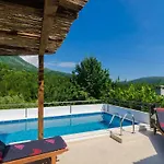 Dalmatian Gem - Two-bedroom With Terrace And Swimming Pool Vila