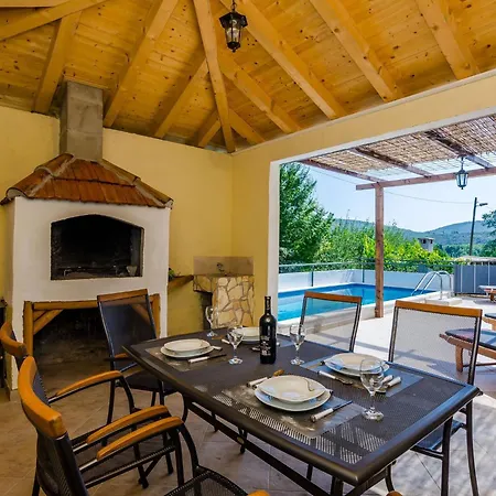 Dalmatian Gem - Two-bedroom With Terrace And Swimming Pool Gruda