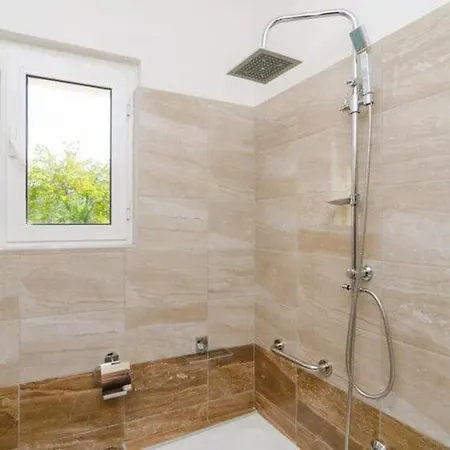 Dalmatian Gem - Two-bedroom With Terrace And Swimming Pool Vila *