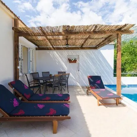 Dalmatian Gem - Two-bedroom With Terrace And Swimming Pool *