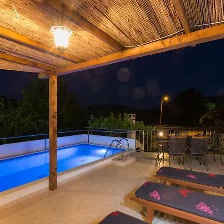 Dalmatian Gem - Two-bedroom With Terrace And Swimming Pool Vila