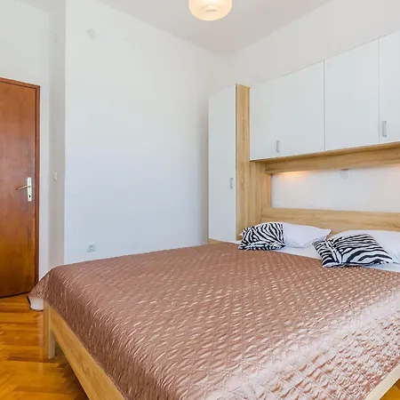 Villa Dalmatian Gem - Two-bedroom With Terrace And Swimming Pool Gruda