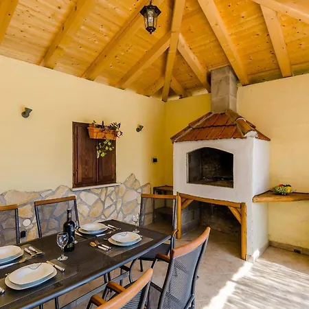 Dalmatian Gem - Two-bedroom With Terrace And Swimming Pool *