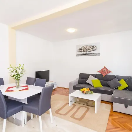 Dalmatian Gem - Two-bedroom With Terrace And Swimming Pool Gruda