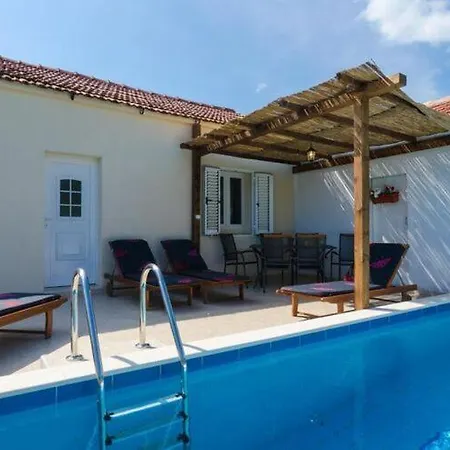 Dalmatian Gem - Two-bedroom With Terrace And Swimming Pool * Gruda