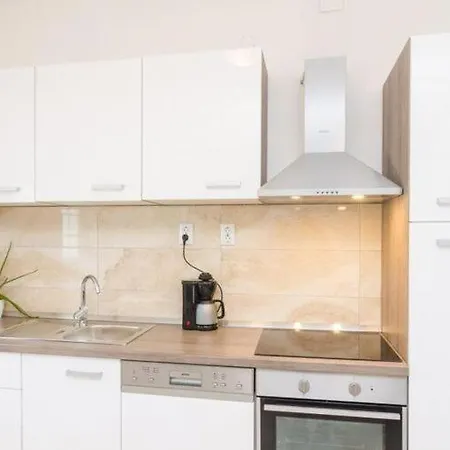 Dalmatian Gem - Two-bedroom With Terrace And Swimming Pool