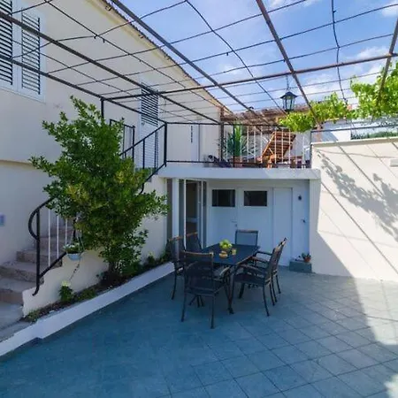 Vila Dalmatian Gem - Two-bedroom With Terrace And Swimming Pool Gruda