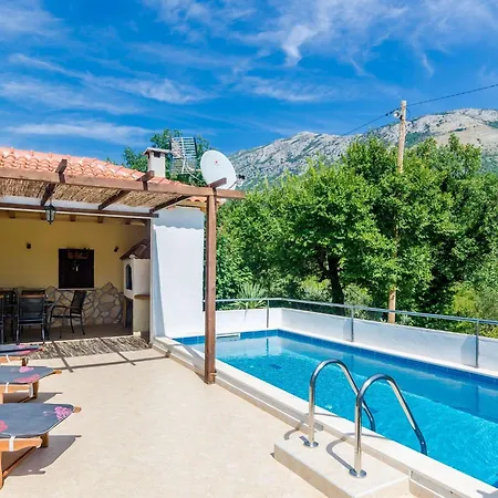 Dalmatian Gem - Two-bedroom With Terrace And Swimming Pool *