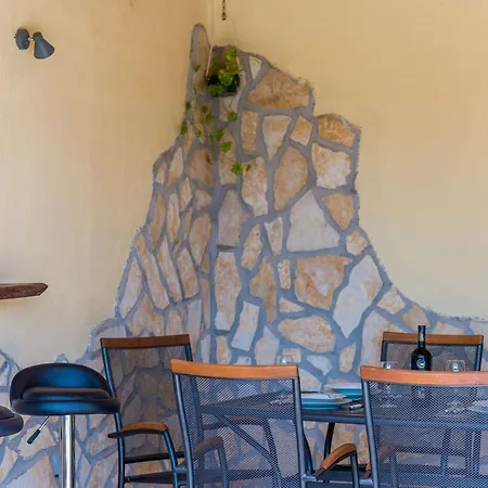 Dalmatian Gem - Two-bedroom With Terrace And Swimming Pool *