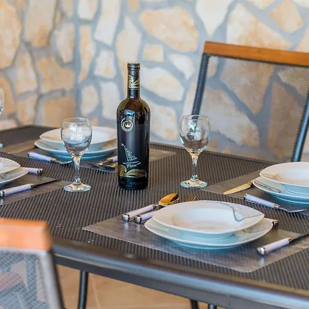 Villa Dalmatian Gem - Two-bedroom With Terrace And Swimming Pool