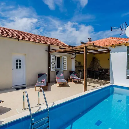 Dalmatian Gem - Two-bedroom With Terrace And Swimming Pool