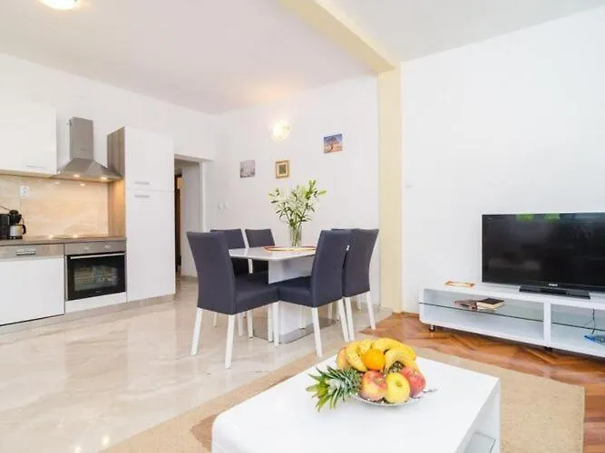 Dalmatian Gem - Two-bedroom With Terrace And Swimming Pool Gruda
