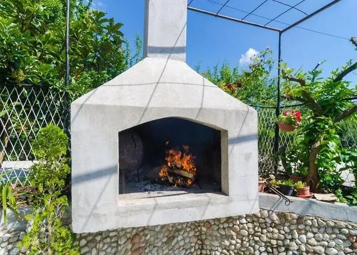 Dalmatian Gem - Two-bedroom With Terrace And Swimming Pool *