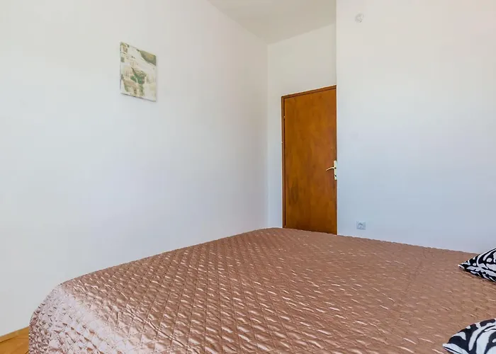 Villa Dalmatian Gem - Two-bedroom With Terrace And Swimming Pool Gruda