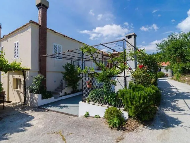 Villa Dalmatian Gem - Two-bedroom With Terrace And Swimming Pool *