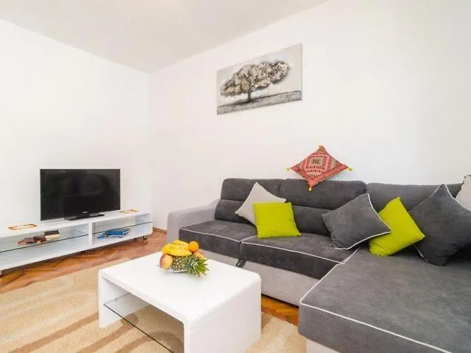 Dalmatian Gem - Two-bedroom With Terrace And Swimming Pool