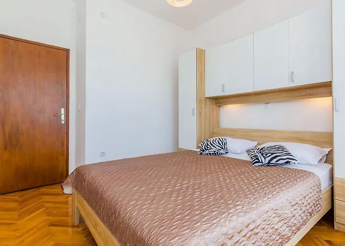 Villa Dalmatian Gem - Two-bedroom With Terrace And Swimming Pool Gruda