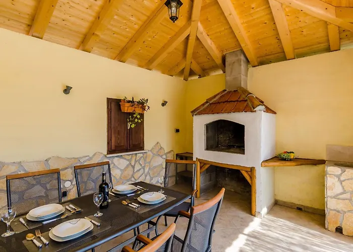 Dalmatian Gem - Two-bedroom With Terrace And Swimming Pool *