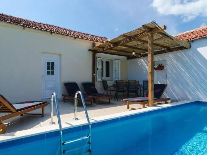 Dalmatian Gem - Two-bedroom With Terrace And Swimming Pool * Gruda