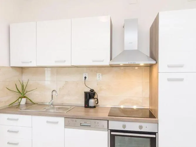 Dalmatian Gem - Two-bedroom With Terrace And Swimming Pool