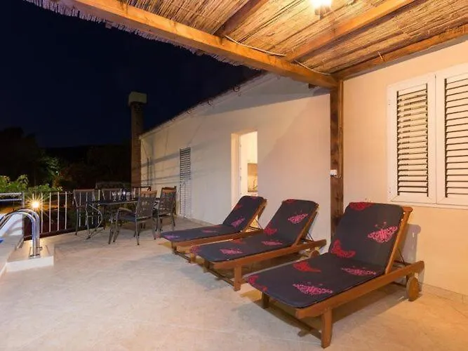 Dalmatian Gem - Two-bedroom With Terrace And Swimming Pool Villa Gruda