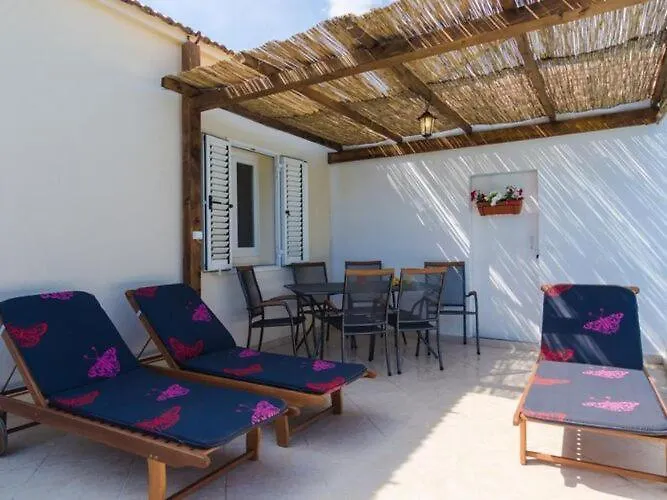 Dalmatian Gem - Two-bedroom With Terrace And Swimming Pool *