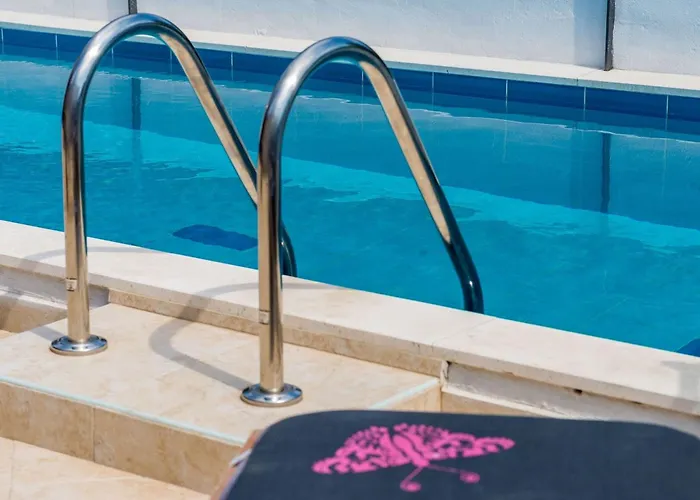 Dalmatian Gem - Two-bedroom With Terrace And Swimming Pool Villa Gruda
