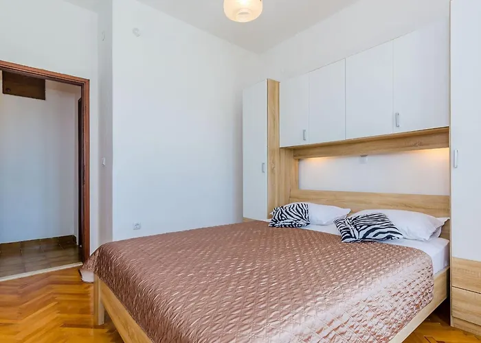 Dalmatian Gem - Two-bedroom With Terrace And Swimming Pool