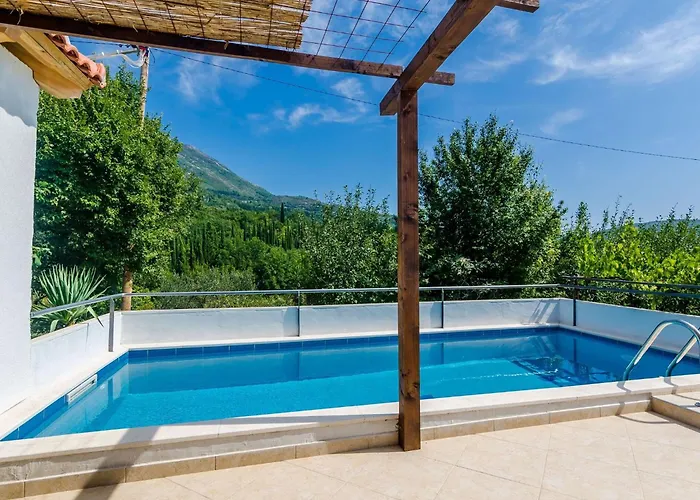 Villa Dalmatian Gem - Two-bedroom With Terrace And Swimming Pool Gruda