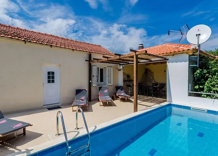 Dalmatian Gem - Two-bedroom With Terrace And Swimming Pool